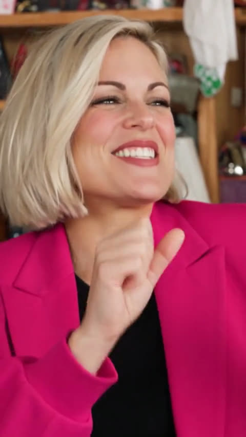 Tiny Desk AI video for your team: the lead singer laughing and pointing Tiny Desk AI video for your team: the lead singer laughing and pointing